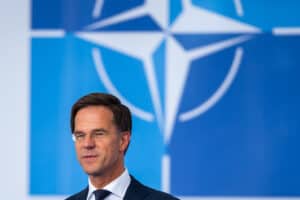 Navigeren door een gefragmenteerde wereld: Mark Rutte's nieuwe rol als secretaris-generaal bij de NAVO.